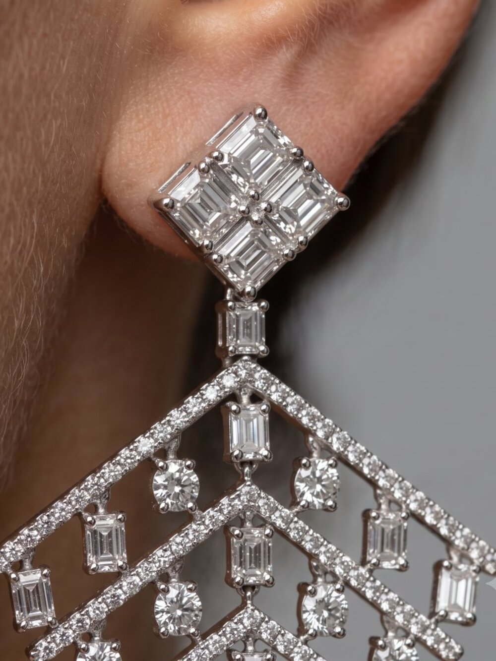 454 Round Diamonds 18k White Gold Chandelier Earrings - Picture 7 of 8